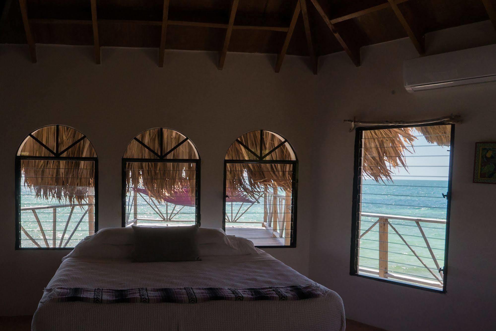 Thatch Caye Resort A Muy'Ono Resort Hopkins Eksteriør billede